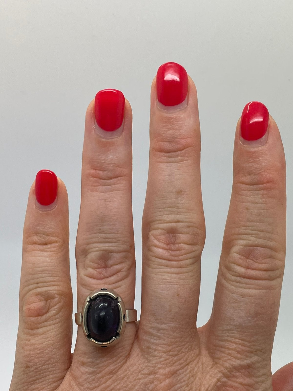 E606 Prachtige zilveren ring Finse ontwerper maat 17,25, Sieraden, Tassen en Uiterlijk, Antieke sieraden, Ring, Zilver, Met edelsteen