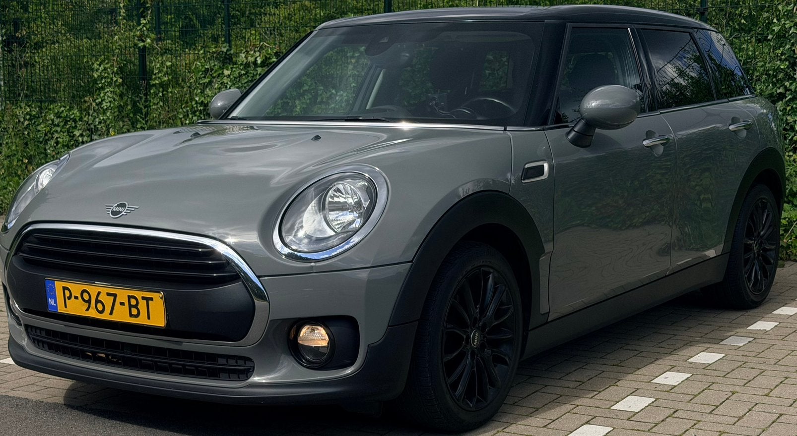 Mini Clubman 1.5 102pk 2018 Grijs CLIMA, PDC, STOELVW, Auto's, Mini, Voorwielaandrijving, 102 pk, Handgeschakeld, 3 cilinders