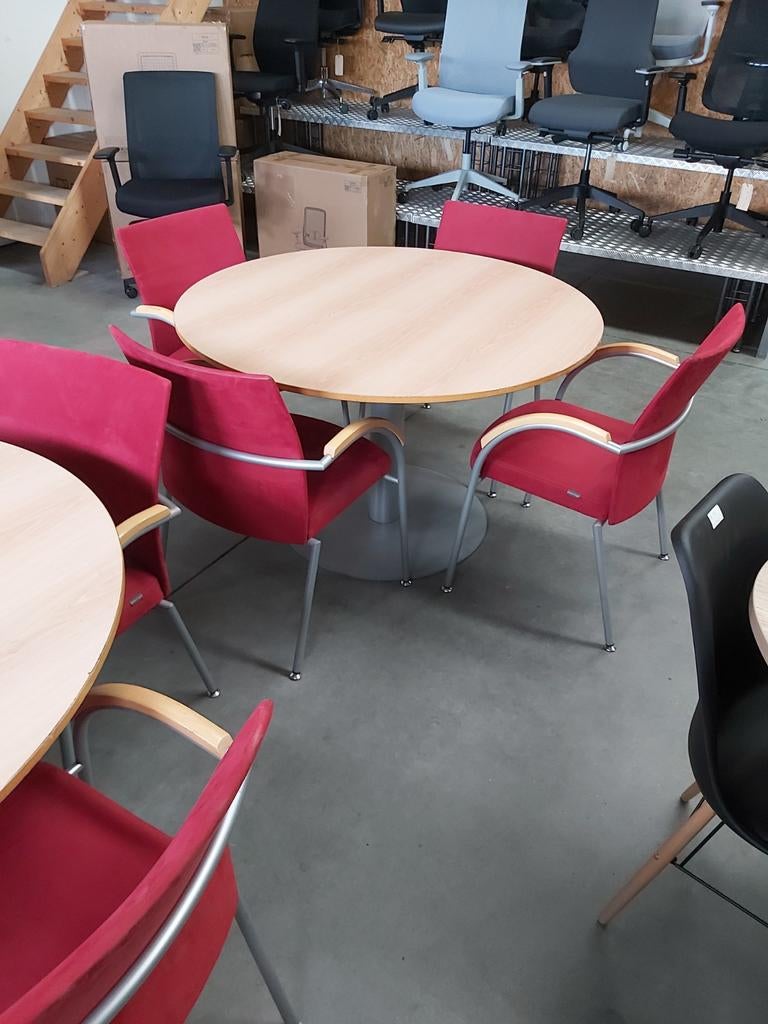 Ronde tafel met metalen kolompoot, Ophalen, Rond, Vier personen, 100 tot 150 cm