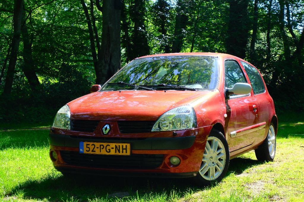 Renault Clio 1.6 16V Initiale Automaat | Leder | Nw APK, 40 €/maand, Beige, 4 cilinders, 1200 kg