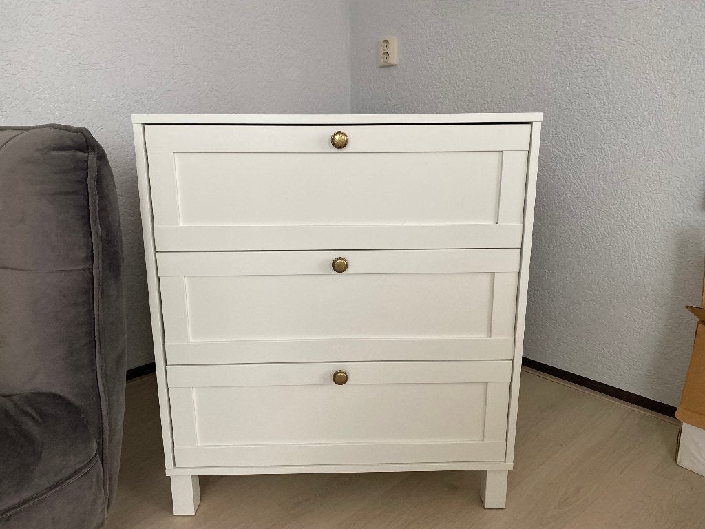 Foto 2 van witte ladenkast
