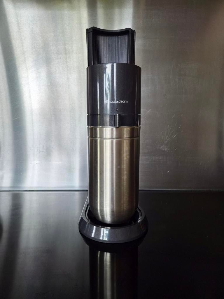 Sodastream bruiswatermaker met roestvrijstaal omhulsel, Ophalen of Verzenden, Zo goed als nieuw