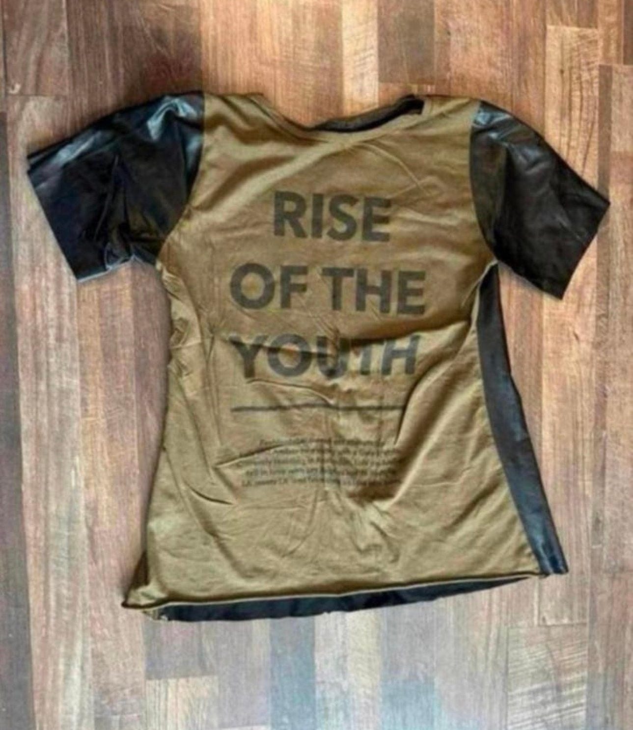 Stoer t-shirt fake leer en opdruk van la sisters - maat xs, Zwart, Ophalen of Verzenden, Zo goed als nieuw, Korte mouw