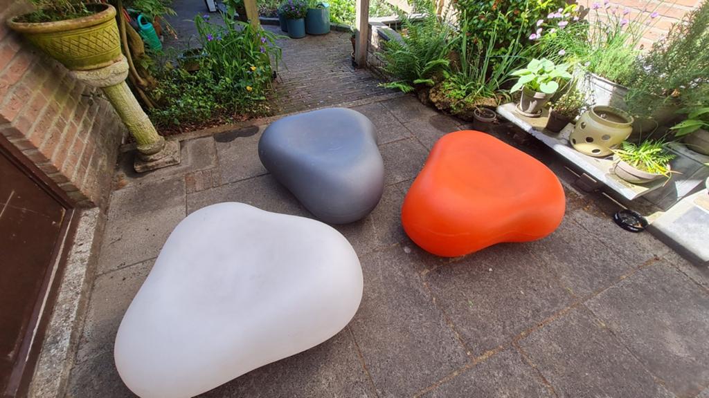 FEEK HARD PLASTIX De Pebble wit, grijs en rood., Tuin en Terras, Ophalen, Gebruikt, Kunststof