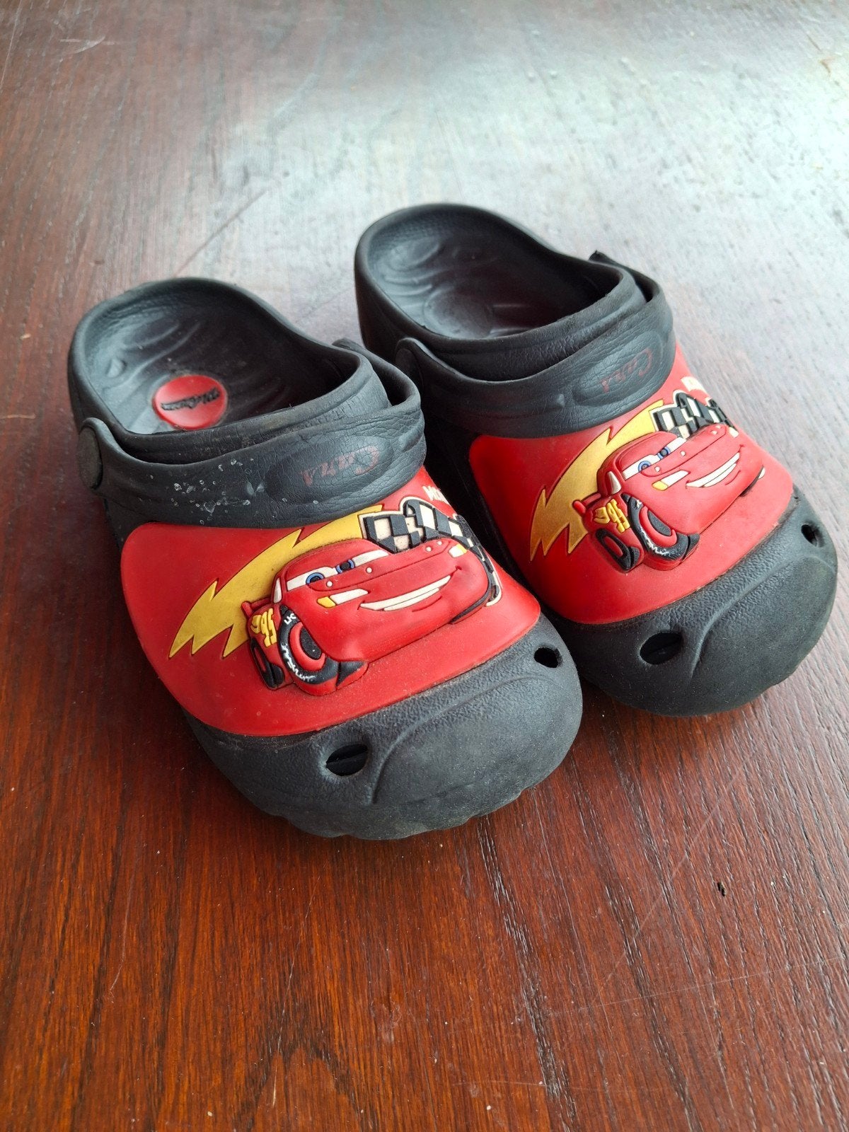 Cars Lightning McQueen kinderschoenen rood-zwart maat 27, Schoenen, Ophalen of Verzenden, Zo goed als nieuw, Cars