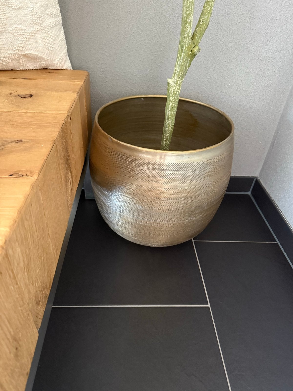 Grote gouden bloempot / vaas, Met patroon/structuur, Nieuw, Ophalen of Verzenden, Metaal