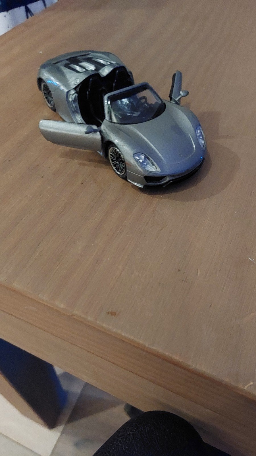 Porsche 918 Spyder modelauto - Grijs - Zo goed als nieuw, Ophalen, Zo goed als nieuw, Auto, Overige merken