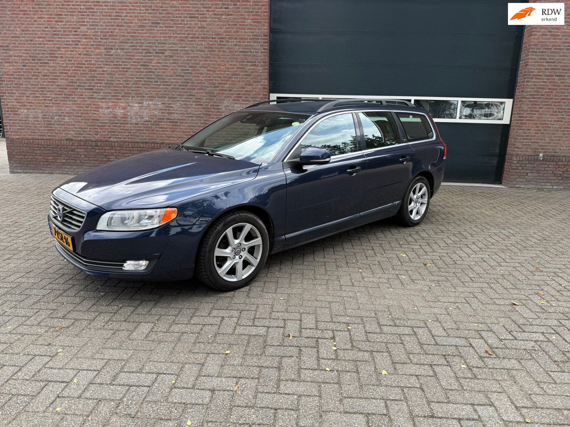 Volvo V70 2.0 D4 Nordic+, Auto's, Volvo, Voorwielaandrijving, 4 cilinders, Blauw, 750 kg
