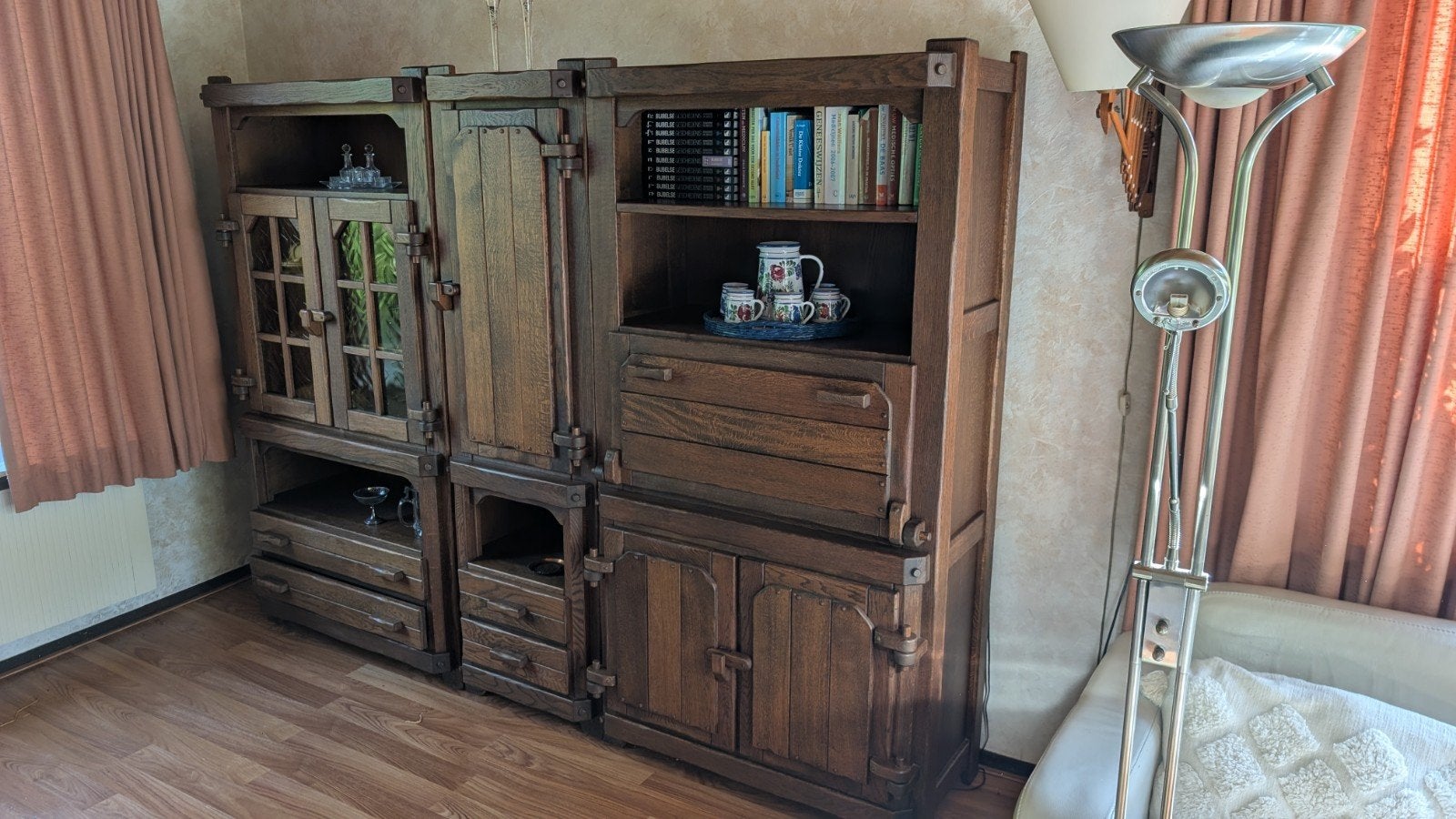 Massief donker eiken wandmeubel met salontafel, Ophalen, Zo goed als nieuw, Eikenhout, Klassiek