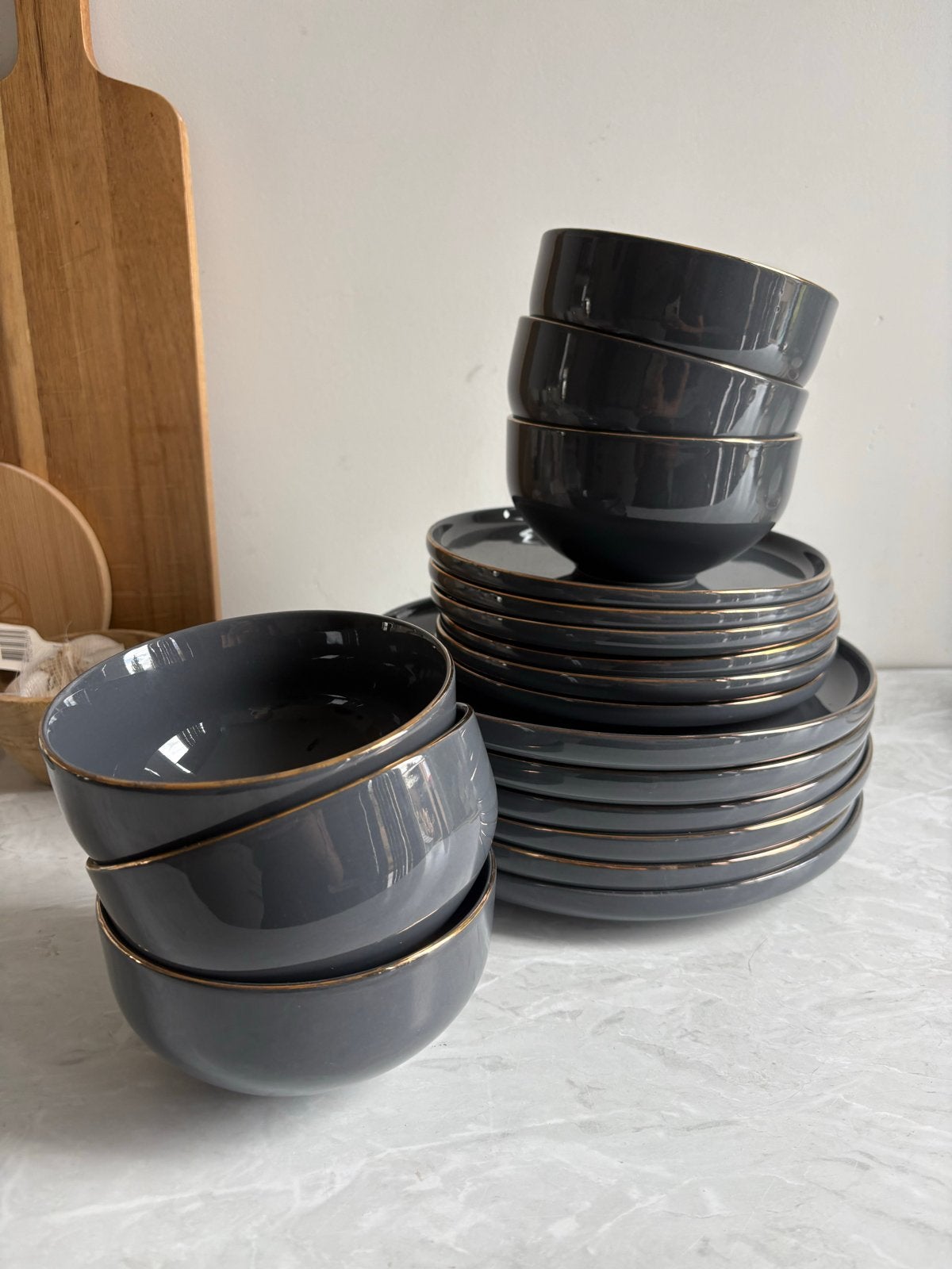 Servies set grijs met gouden rand, Ophalen, Gebruikt, Keramiek, Compleet servies