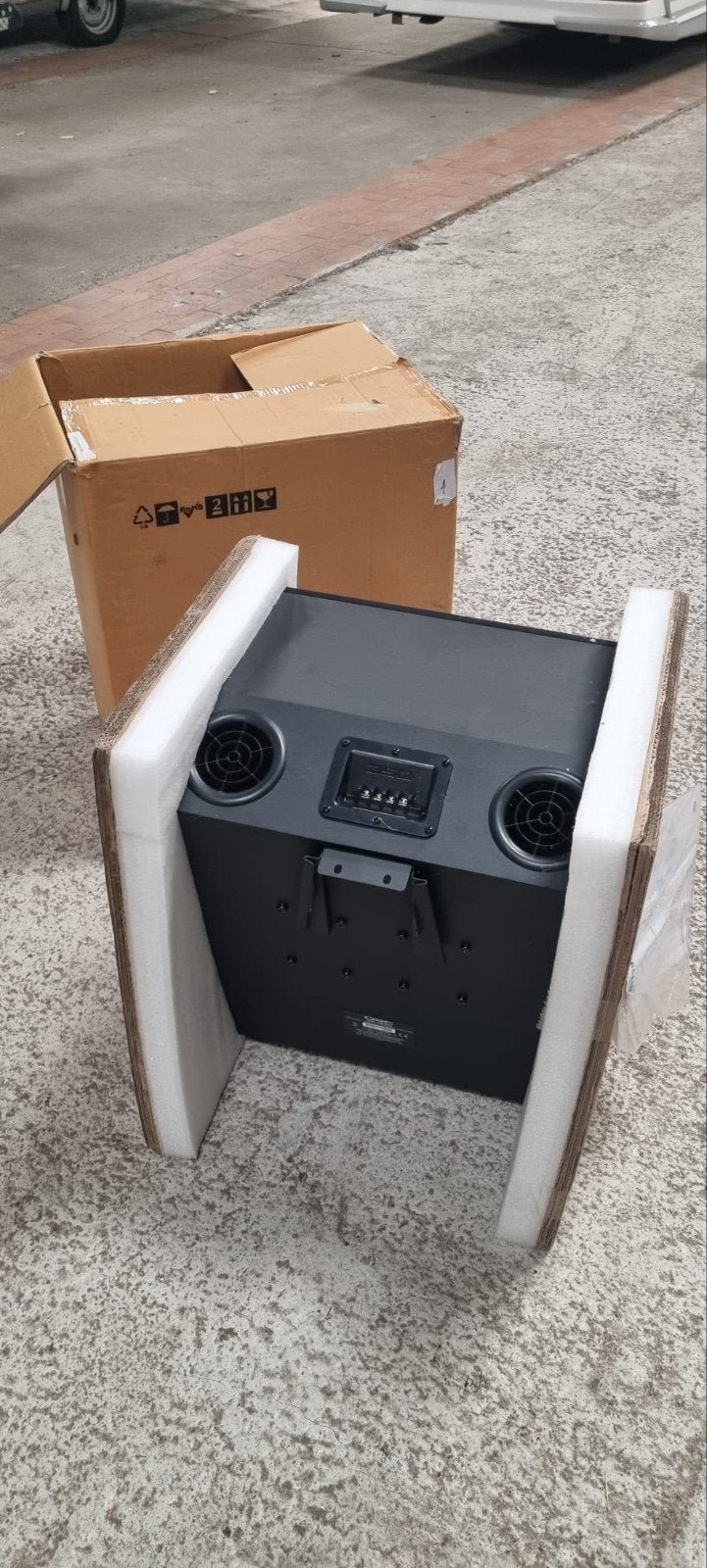 QSC SR-1590 surround luidspreker, Nieuw, Surroundset, Geschikt voor surround/home cinema, Ophalen