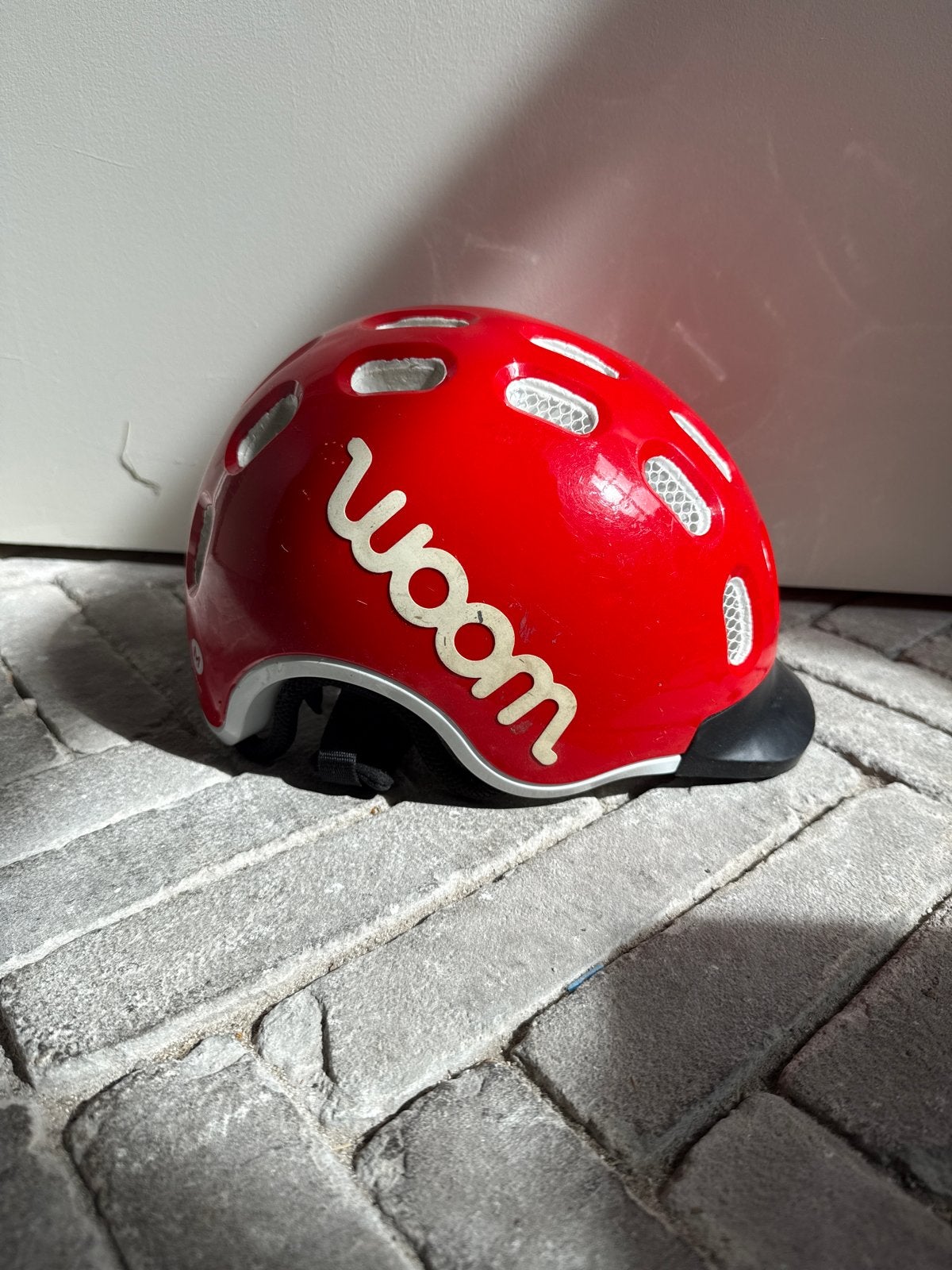Woom fietshelm rood mt M- Zo goed als nieuw, Ophalen of Verzenden, Zo goed als nieuw, Overige maten, Jongen of Meisje
