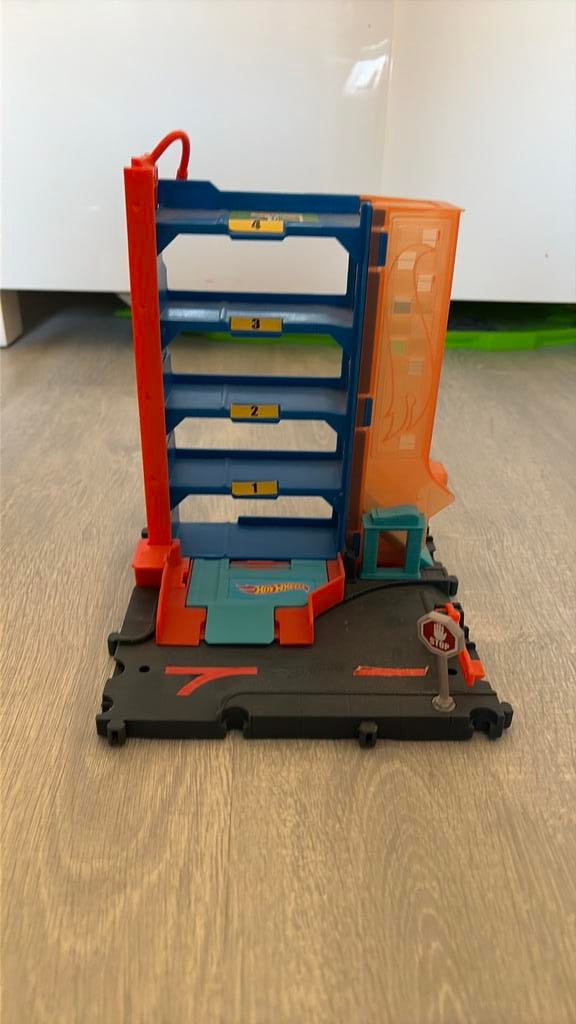 Hotwheels garage, Kinderen en Baby's, Speelgoed | Racebanen, Ophalen, Zo goed als nieuw, Handmatig, Hot Wheels