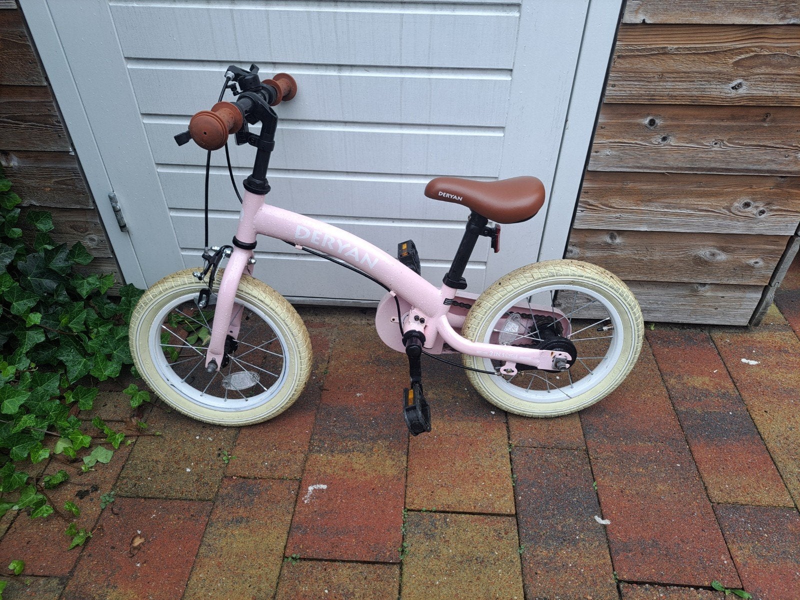 Roze kinderfiets deryan 14 inch, Ophalen, Terugtraprem, Zijwieltjes, Minder dan 16 inch