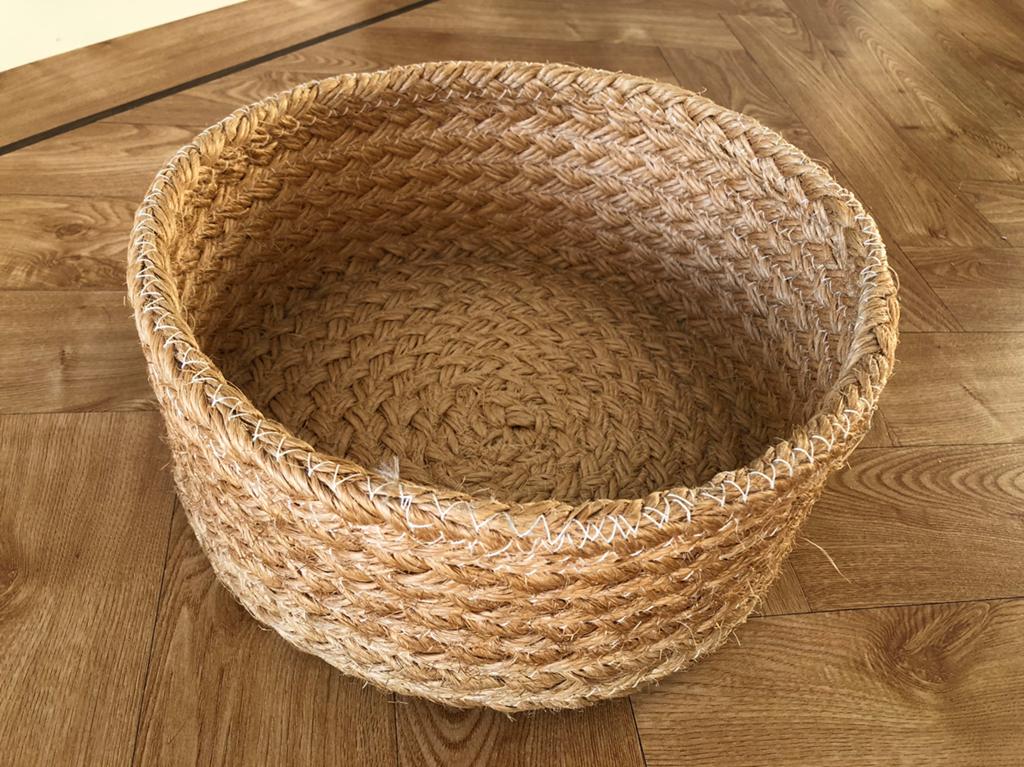 Nieuwe mand, Huis en Inrichting, Woonaccessoires | Schalen en Manden, Ophalen of Verzenden, Zo goed als nieuw, Rond, Riet