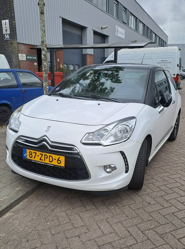 Citroën DS3 1.2 VTI 2013 Wit, Auto's, Voorwielaandrijving, Stof, 40 €/maand, Zwart