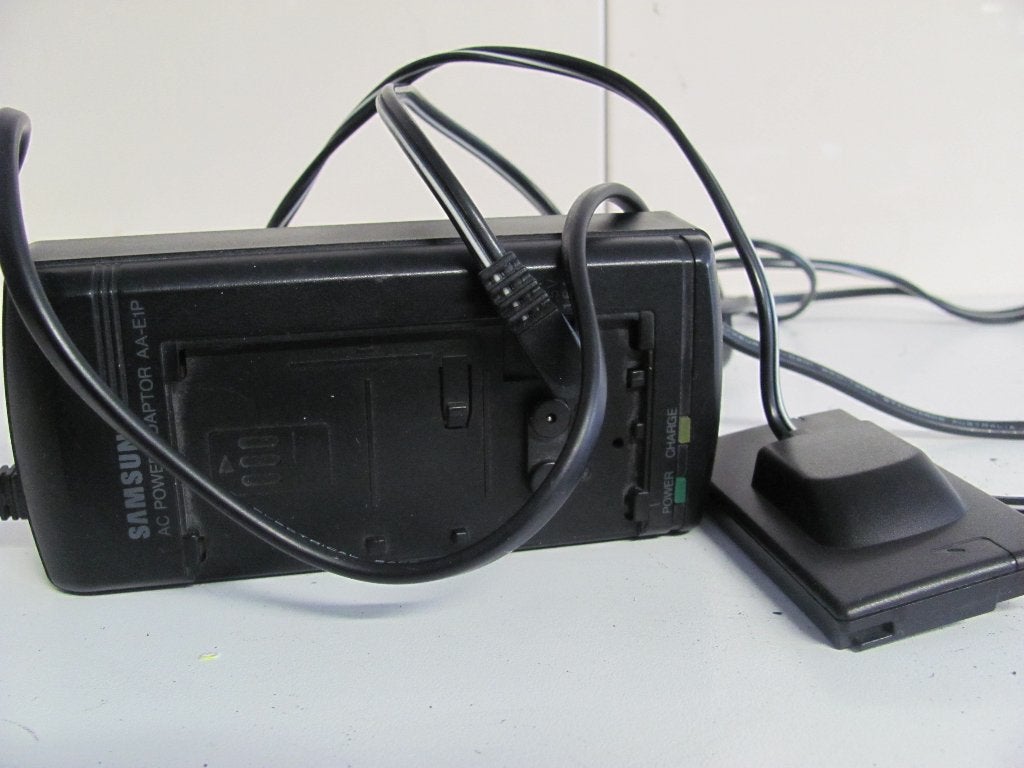 SAMSUNG AC power adaptor aa-e1p met nepaccu, Ophalen of Verzenden, Zo goed als nieuw
