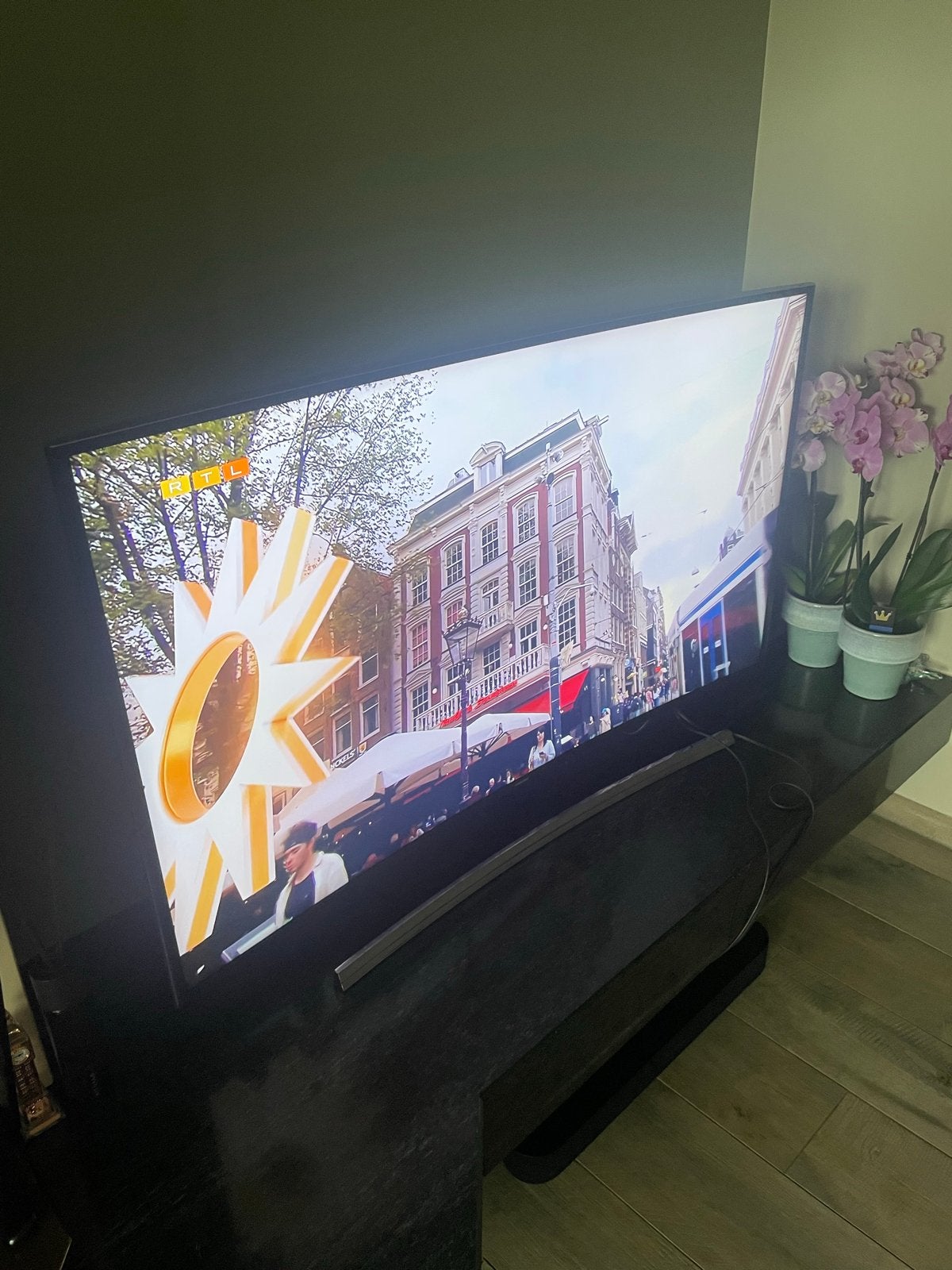 Foto 2 van Schermtype: Gebogen LED-scherm (Curved) met Ultra HD / 4K