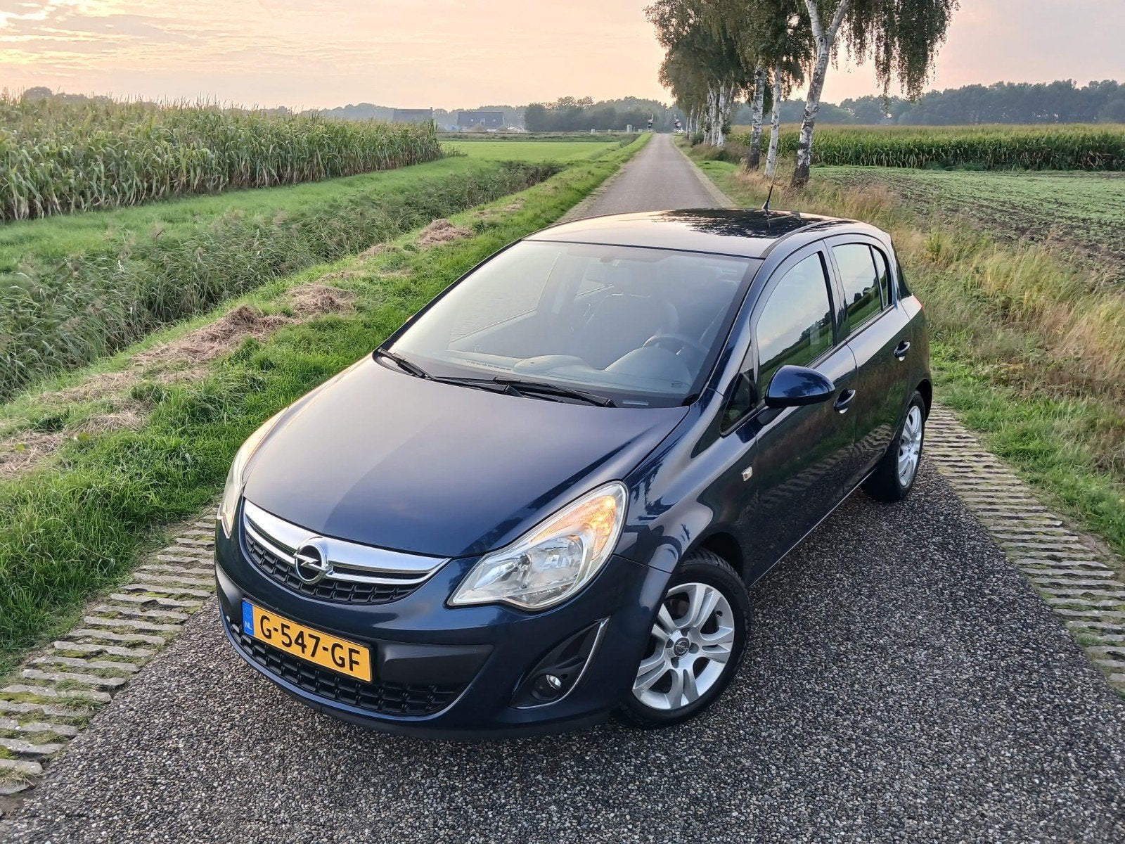 Foto 15 van Opel Corsa 1.2 16V  Edition AIRCO 5 deurs