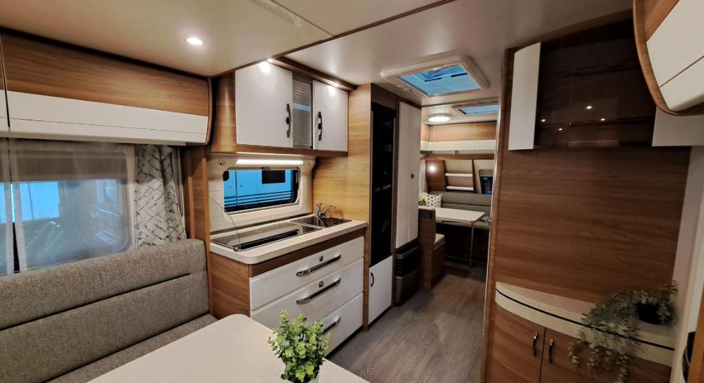 Hobby 515 DeLuxe UHK 2023 voortent, mover, Maxxfan, 8slaappl, Caravans en Kamperen, Caravans, Rondzit, Particulier, Meer dan 6