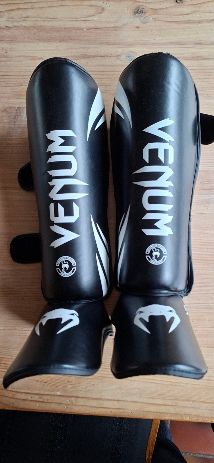 Venum scheenbeschermers - Zo goed als nieuw, Sport en Fitness, Overige, Vechtsportbescherming, Zo goed als nieuw, Groter dan maat XL