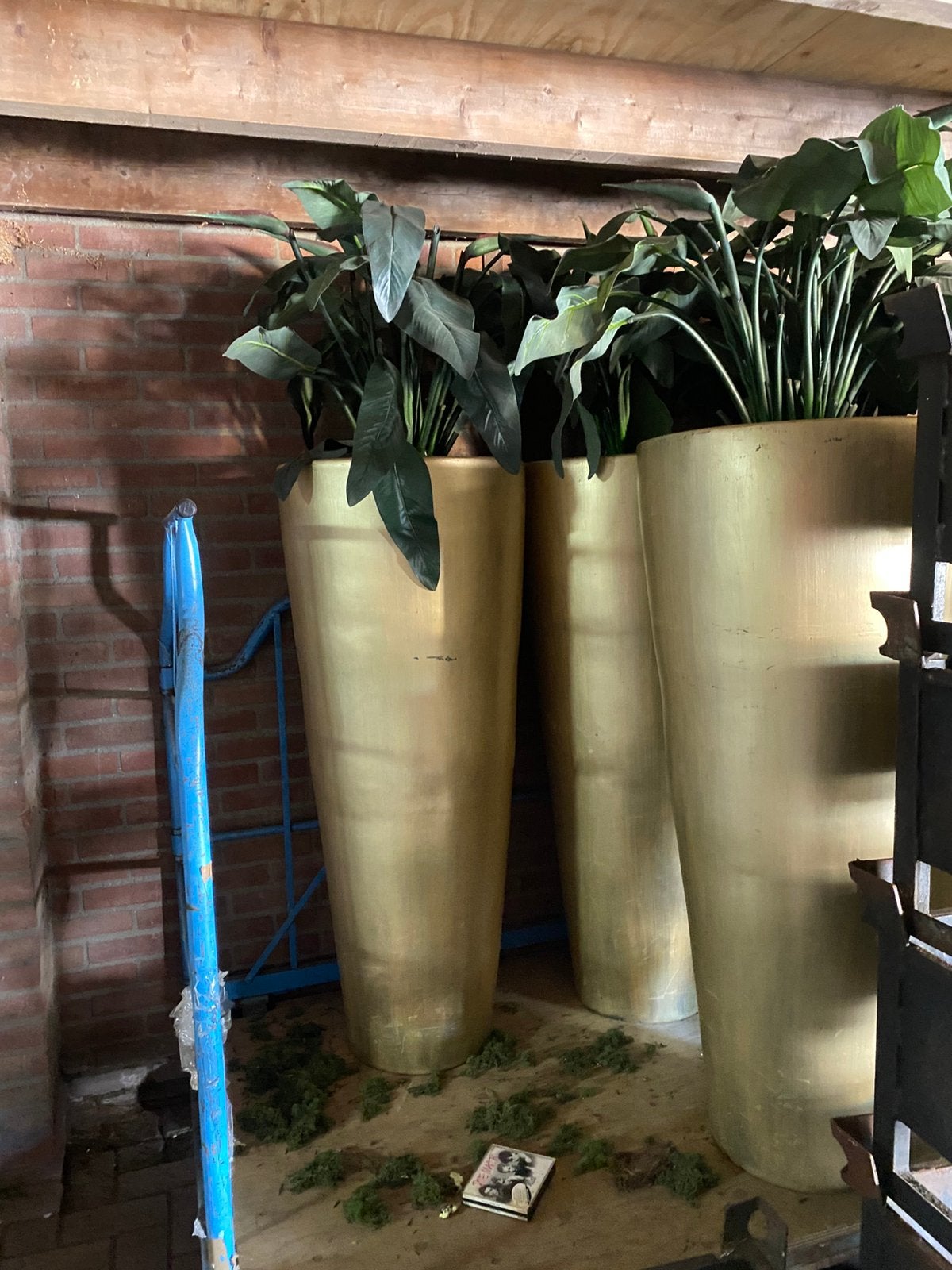 Grote gouden bloempotten met nepplanten, Binnen, Gebruikt, Kunstplant, Ophalen of Verzenden