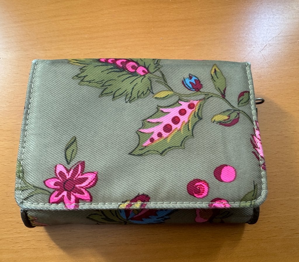Oilily portemonnee - khaki groen met bloemen, Verzenden, Zo goed als nieuw, Groen, Oilily