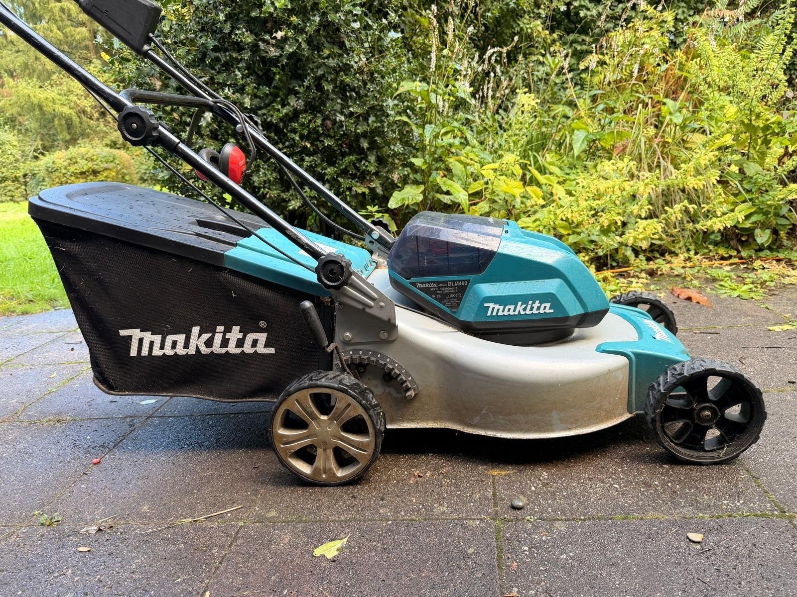 Makita Grasmaaier en Bosmaaier Set (36V)accu’s &duo oplader, Ophalen, Cirkelmaaier, Gebruikt, Accu-grasmaaier