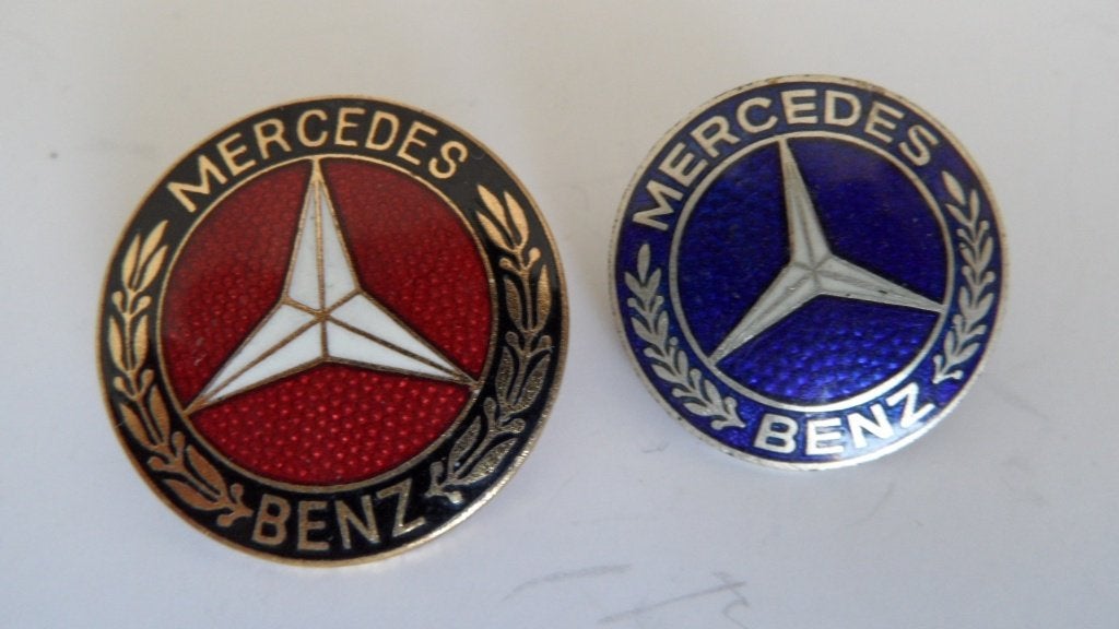 Mercedes Benz oldtimerauto spelden 2 x , geëmailleerd, Verzamelen, Verzenden, Gebruikt, Merk, Speldje of Pin