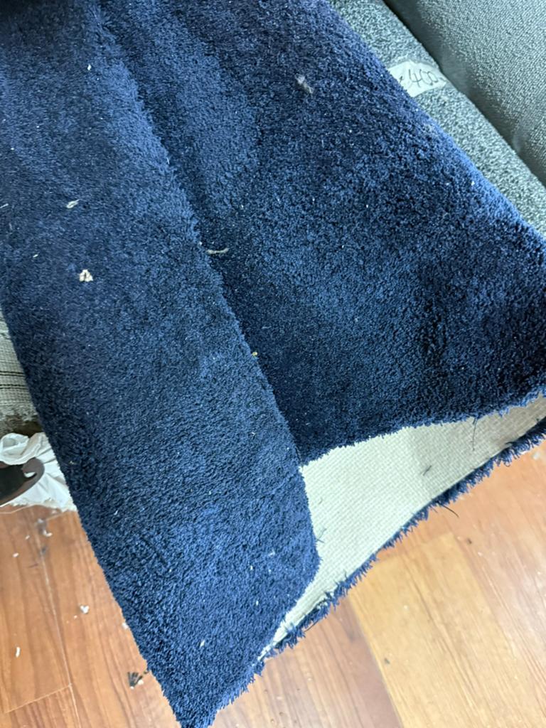 Coupon blauw dik tapijt 8x4m restpartij vloerbedekking‼️, Huis en Inrichting, Stoffering | Vloerbedekking, Ophalen, Nieuw, Blauw