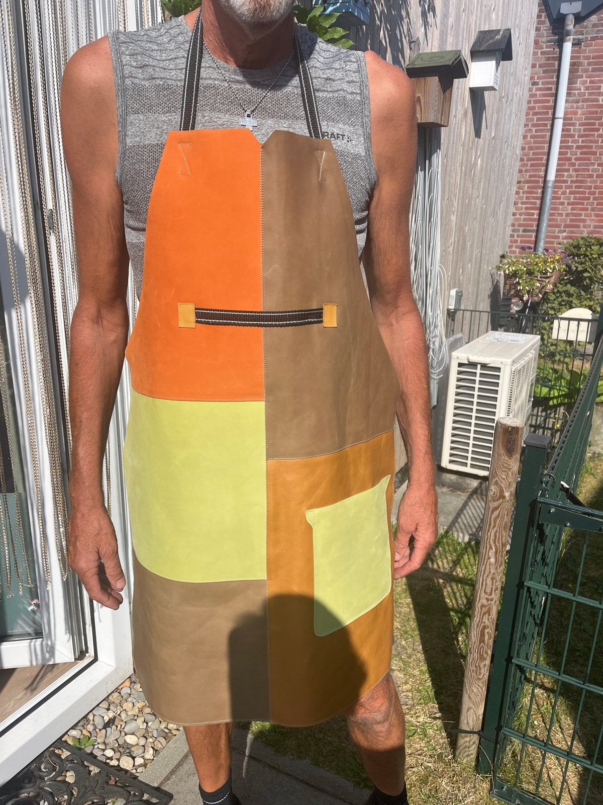 Uniek leren schort - Handgemaakt in diverse kleuren, Ophalen, Zo goed als nieuw