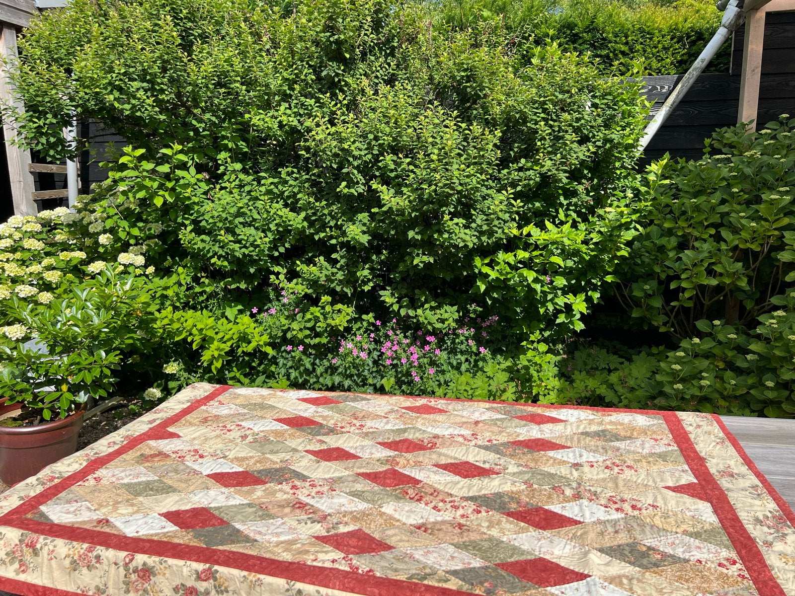 Vintage Patchwork Quilt / Dekbed - Bloemenpatroon, Gebruikt, Tweepersoons, Ophalen of Verzenden, Deken of Dekbed