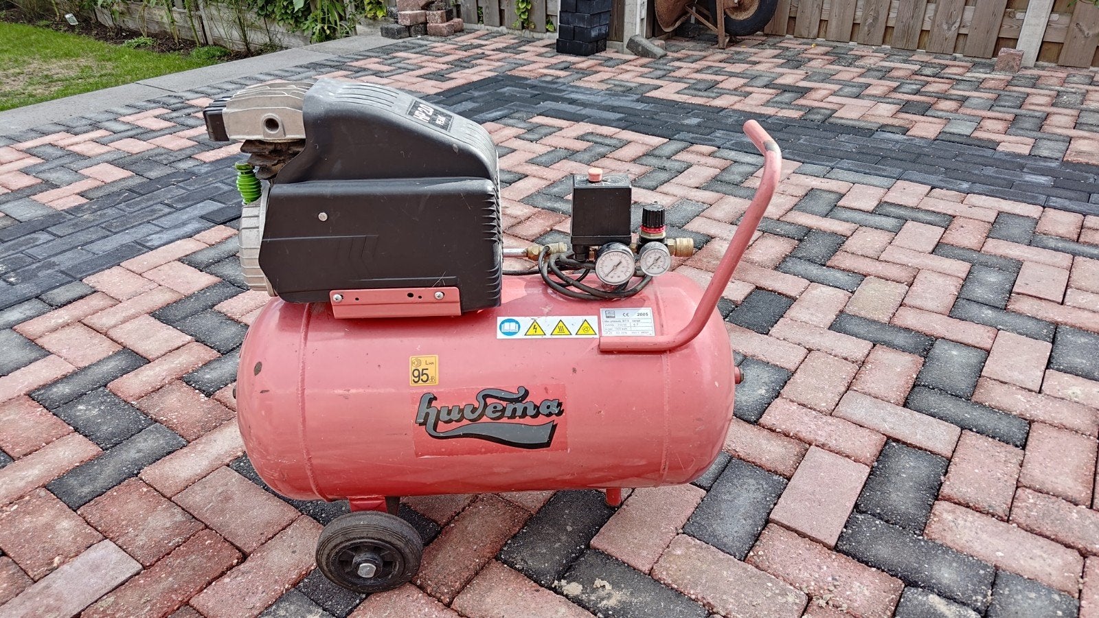 Huvema compressor 8 bar / 50 liter / 2HP, Ophalen, Gebruikt, 6 tot 10 bar, Minder dan 200 liter/min