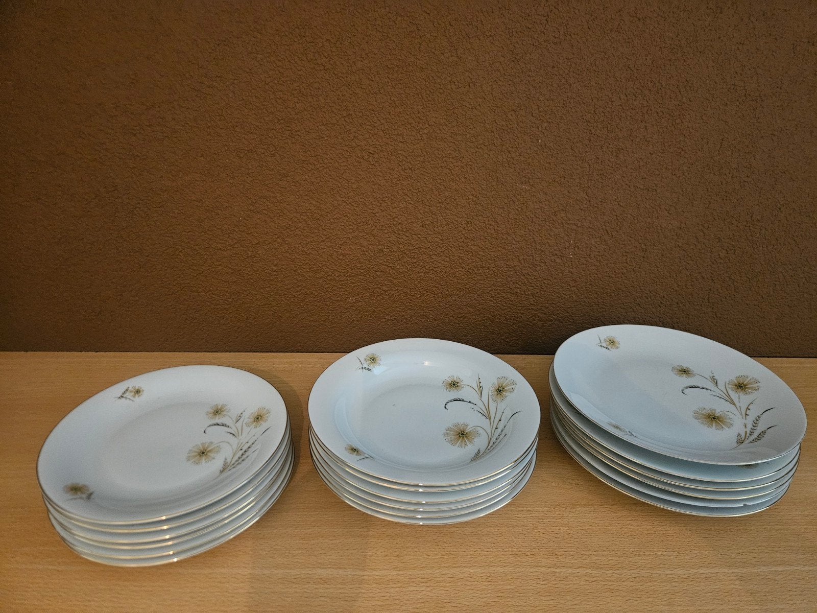 Vintage Kronester Bavaria Borden met gouden rand en bloemen, Gebruikt, Ophalen of Verzenden, Bord(en), Overige stijlen