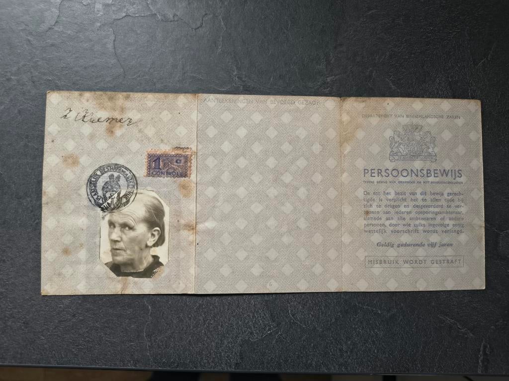 Te koop persoonsbewijzen Steenwijk, Verzamelen, Militaria | Tweede Wereldoorlog, Ophalen of Verzenden, Nederland, Embleem of Badge
