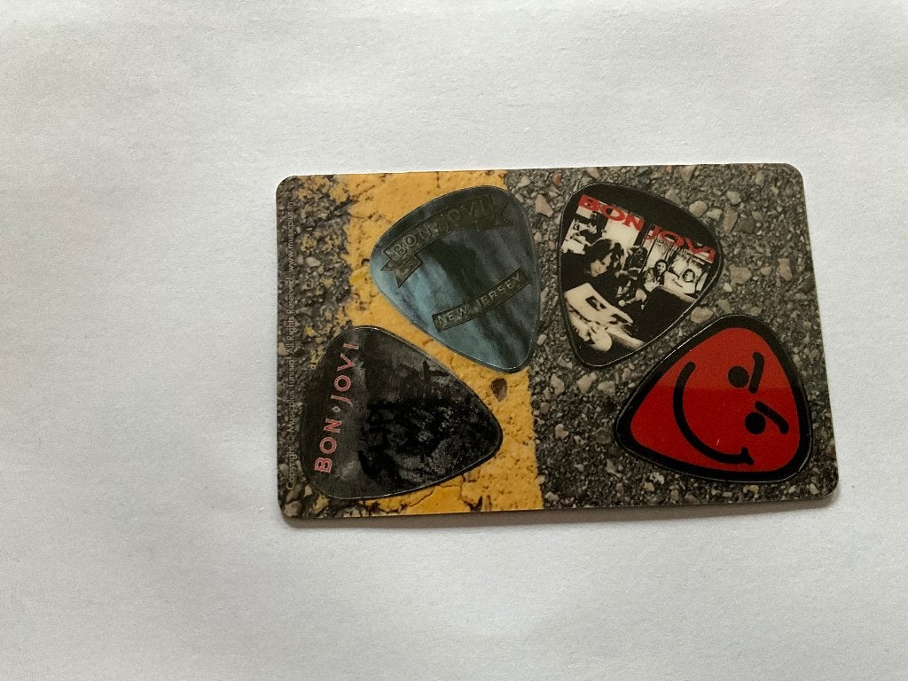 4 uitneembare plectrums van Bon Jovi Nr 2, Verzamelen, Nieuw, Boek, Tijdschrift of Artikel, Emmen, Regina