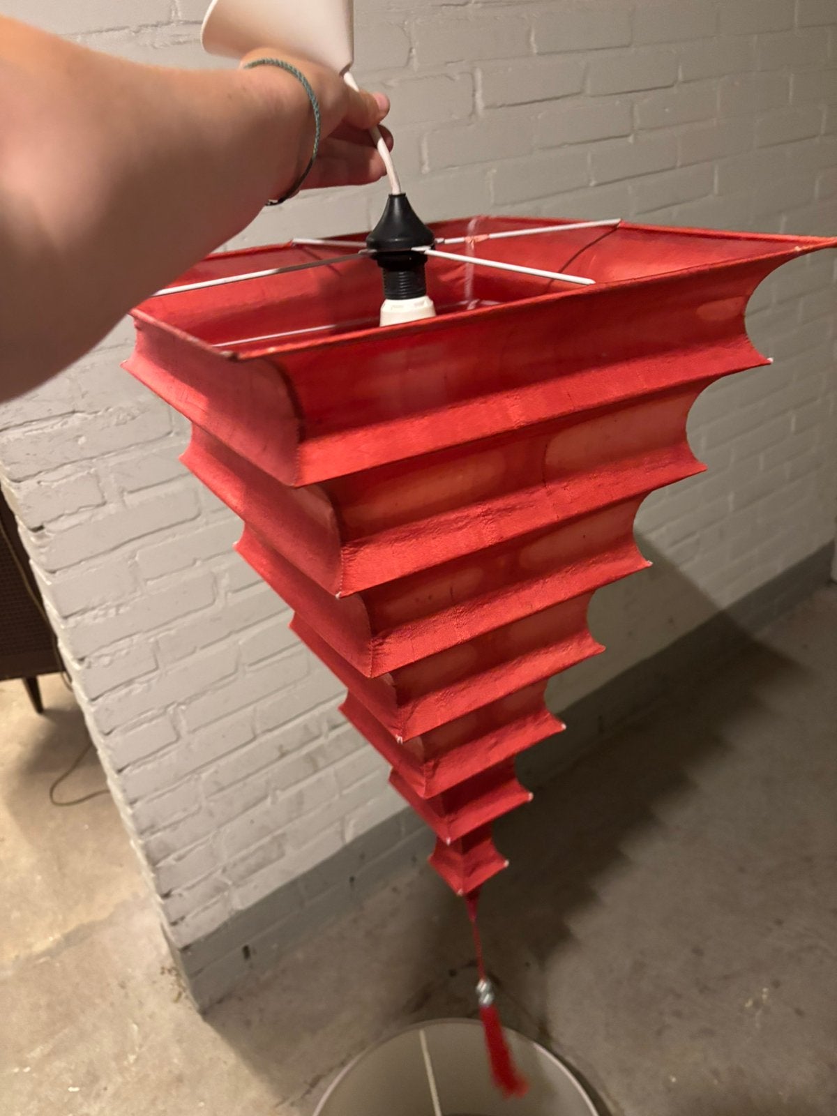 Rood geverfde stoffen hanglamp, Huis en Inrichting, Lampen | Hanglampen, Gebruikt, 50 tot 75 cm, Stof, Ophalen of Verzenden