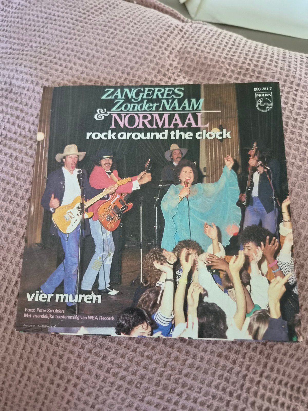 Zangeres Zonder Naam  & Normaal   Rock around the clock, Ophalen of Verzenden, Gebruikt, 7 inch, Nederlandstalig