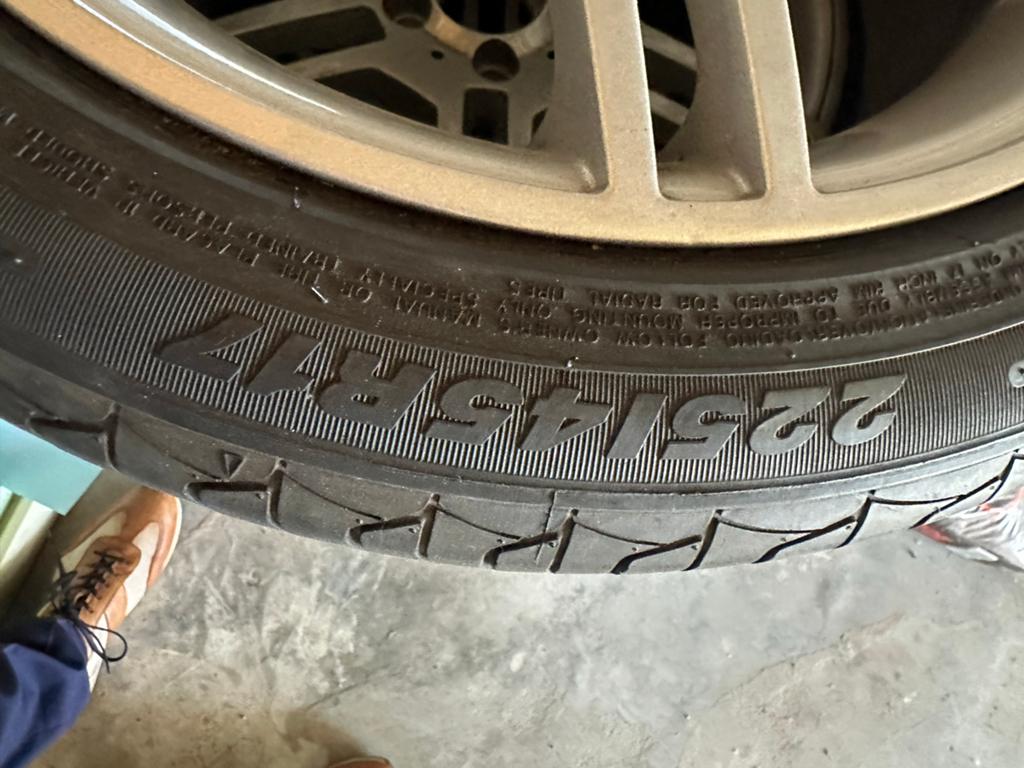 Set van 4 gebruikte banden en velgen 225/45R17, Auto-onderdelen, Banden en Velgen, Gebruikt, Banden en Velgen, 17 inch, Ophalen of Verzenden