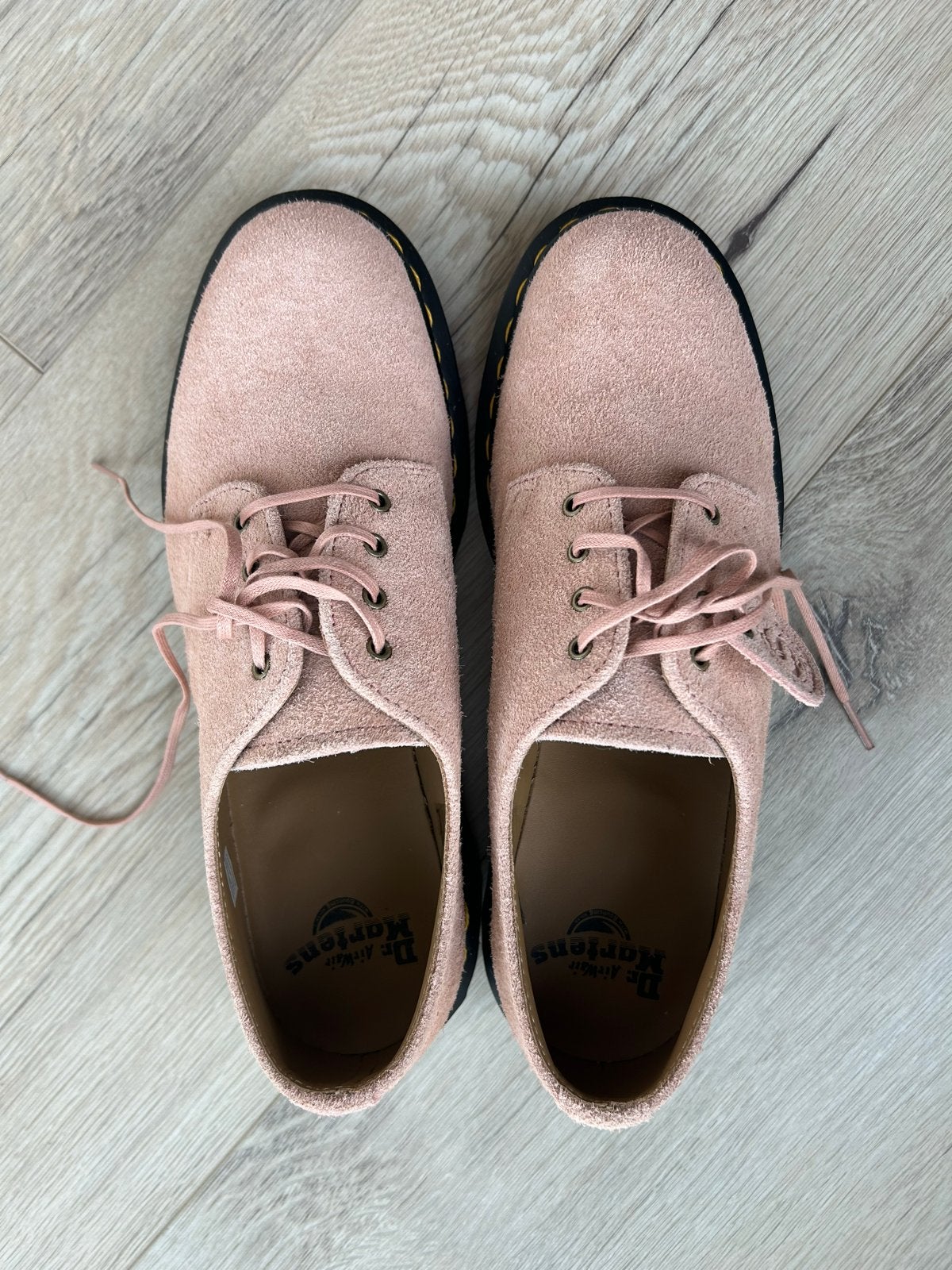 Dr. Martens Smiths Peach Beige Suède Schoenen Maat 40 NIEUW, Kleding | Dames, Ophalen of Verzenden, Nieuw, Beige, Schoenen met lage hakken