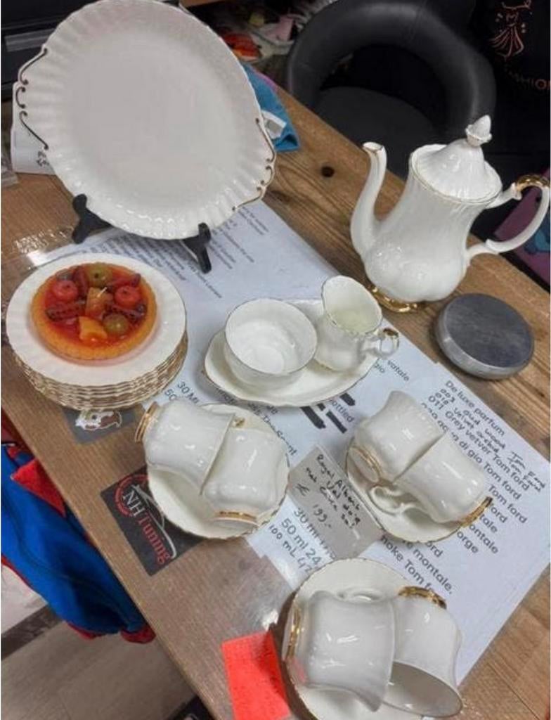 Royal Albert val d’or koffie servies ook een theeservies, Ophalen