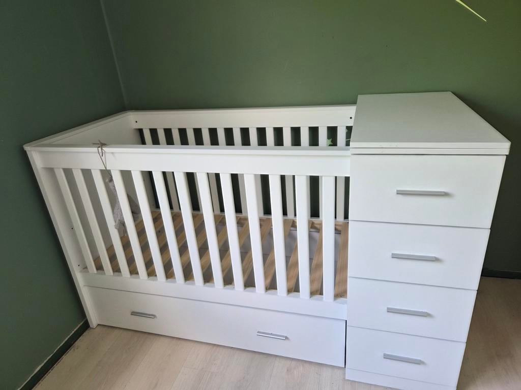 Babybed + commode + kast in 1, Ophalen, Zo goed als nieuw, Jongetje of Meisje