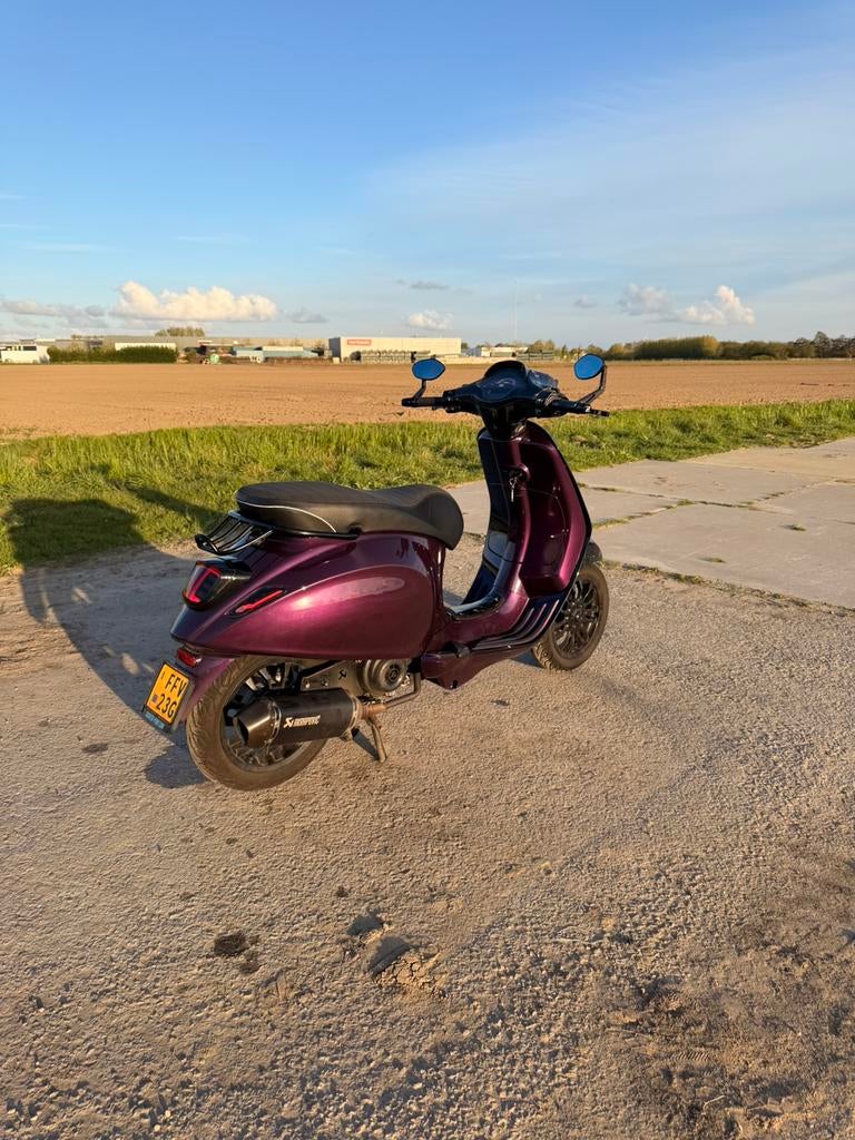 Vespa Sprint 2021 | 80cc | FULL OPTION, Fietsen en Brommers, Scooters | Vespa, Ophalen, Overige modellen, Zo goed als nieuw, Benzine