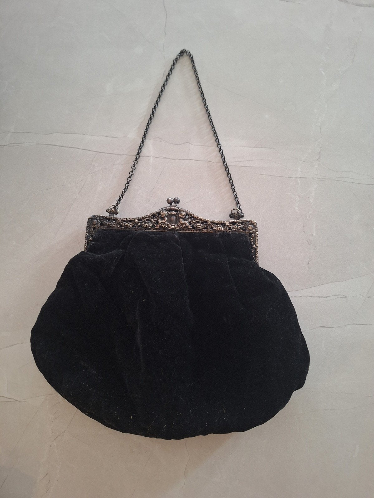Vintage Zwart Fluweel Avondtasje met Metalen Sluiting, Ophalen of Verzenden, Gebruikt, Zwart, Avondtasje