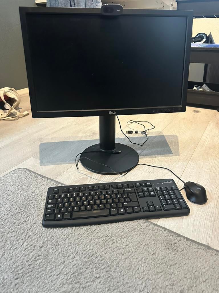 LG Computer monitor met toebehoren, Computers en Software, Monitoren, Zo goed als nieuw, 60 Hz of minder, DVI, VGA, In hoogte verstelbaar