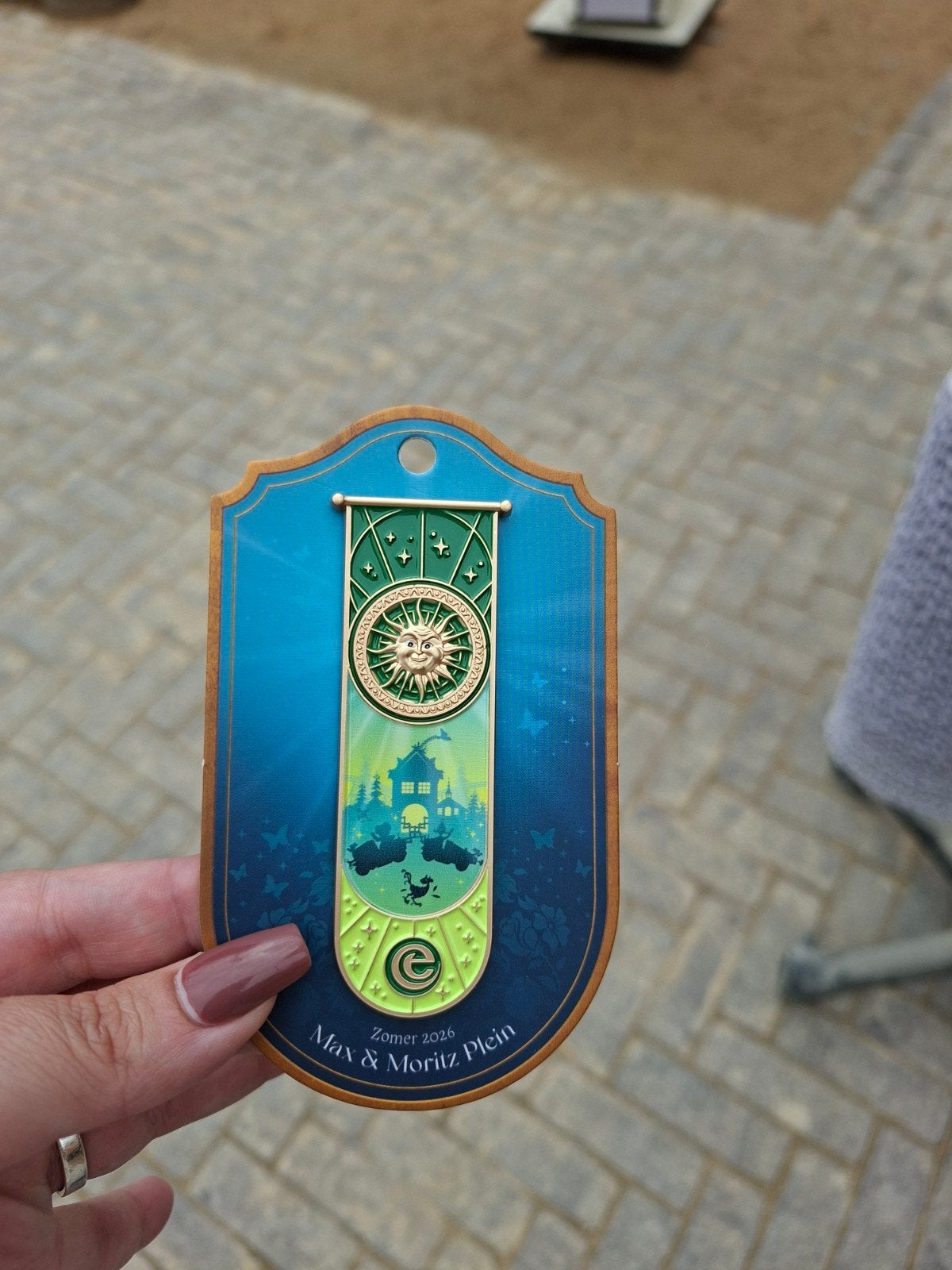 Efteling Zomerpin Max & Moritz 2026 - Nieuw, Verzamelen, Ophalen of Verzenden, Nieuw, Button of Speldje