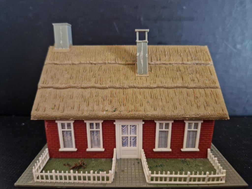 Pola H0 Modelbouw Huisje met Rietdak, Ophalen of Verzenden, Gebruikt, 1:50 tot 1:144