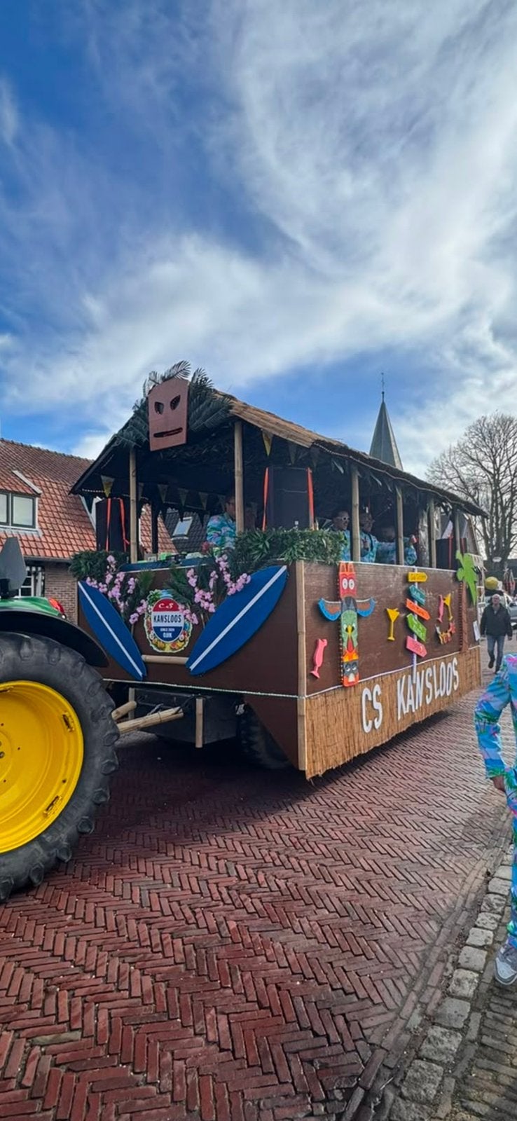 Carnavals wagen/kar, Ophalen