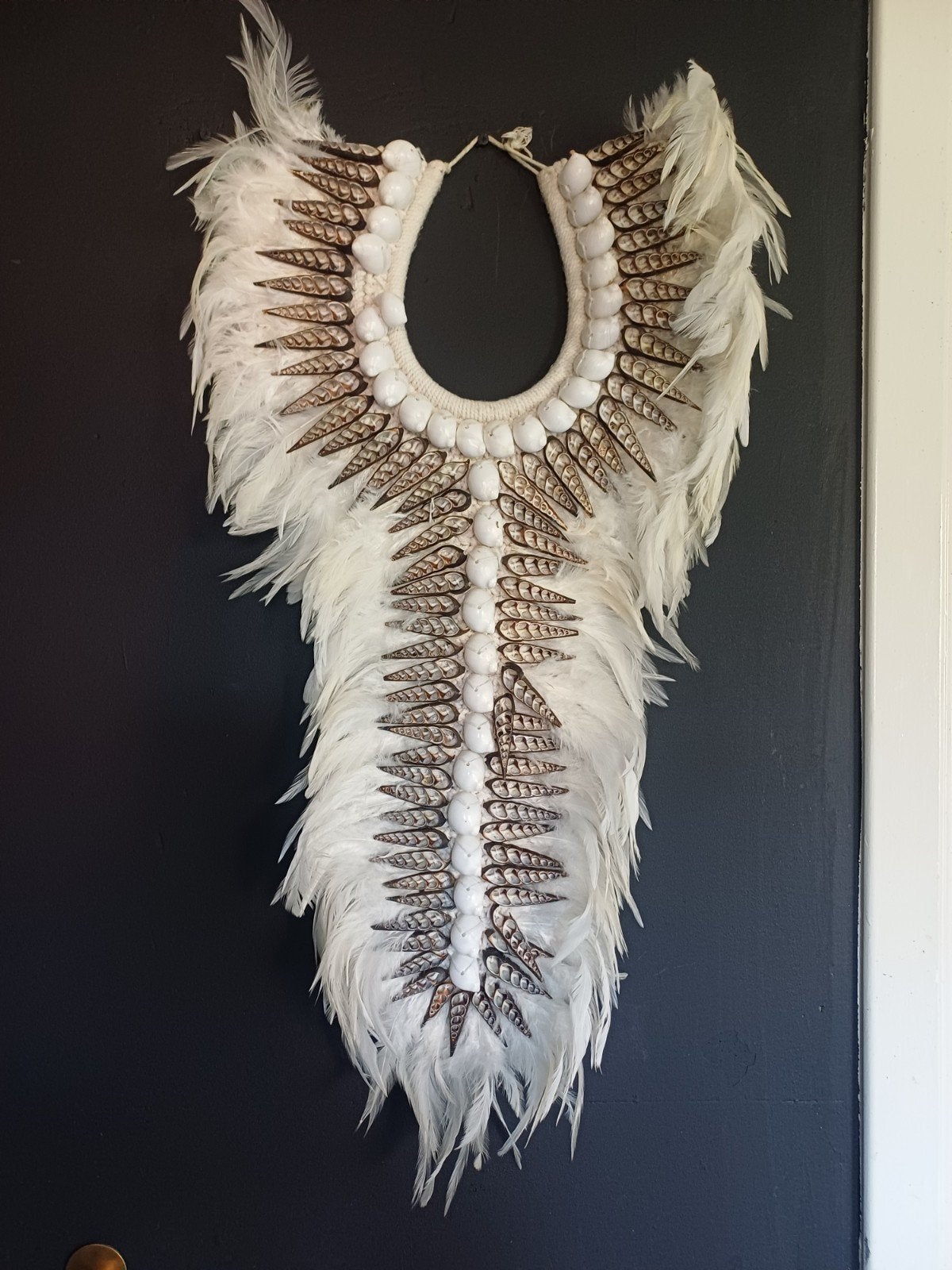 Prachtige traditionele veren en schelpen wanddecoratie, Wit, Wanddecoratie, Natuurlijk materiaal, Handgemaakt