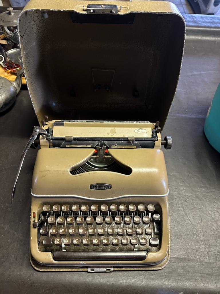 Triumph typemachine, Ophalen